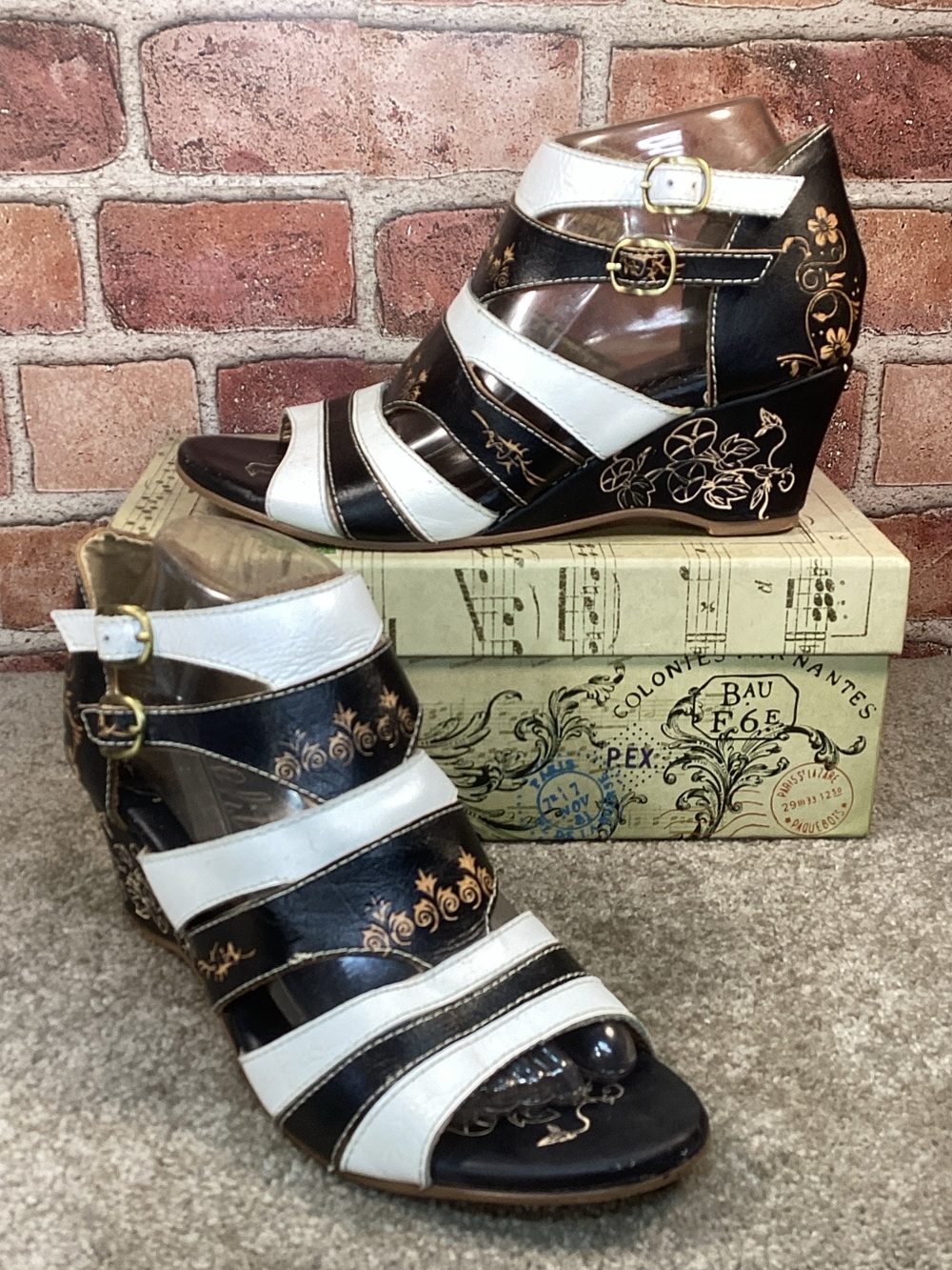 Corkys Elite womens wedge sandals size 10